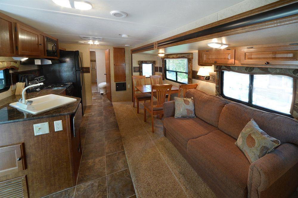 Lake George Escape - Campground Warrensburg ภายนอก รูปภาพ