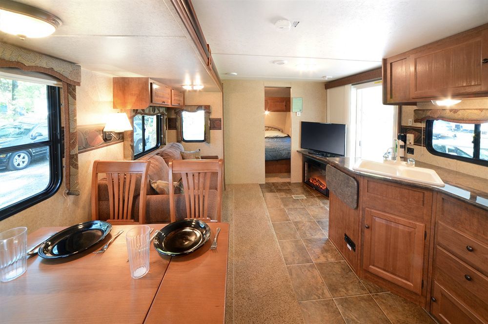 Lake George Escape - Campground Warrensburg ภายนอก รูปภาพ