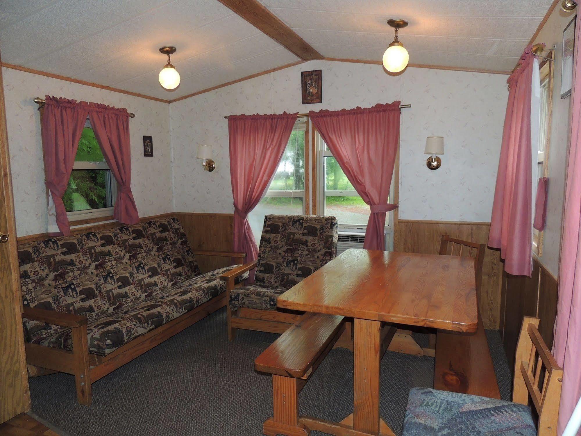 Lake George Escape - Campground Warrensburg ภายนอก รูปภาพ