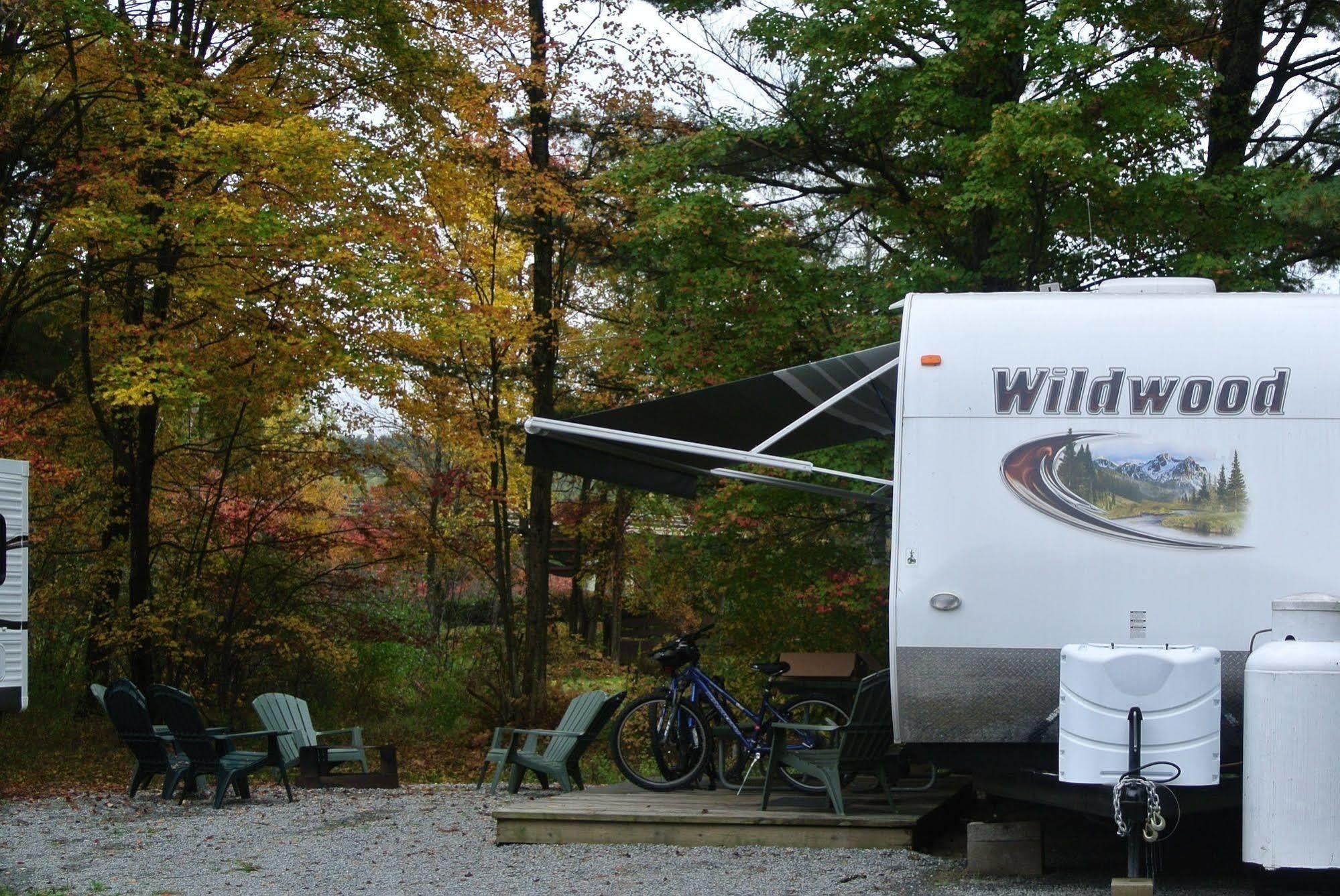 Lake George Escape - Campground Warrensburg ภายนอก รูปภาพ