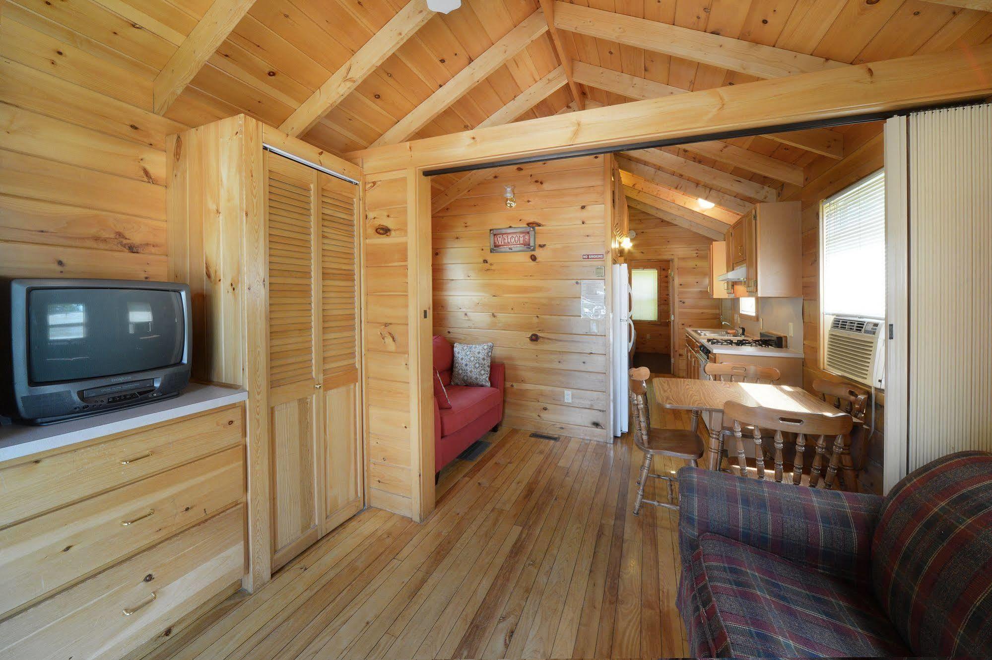 Lake George Escape - Campground Warrensburg ภายนอก รูปภาพ