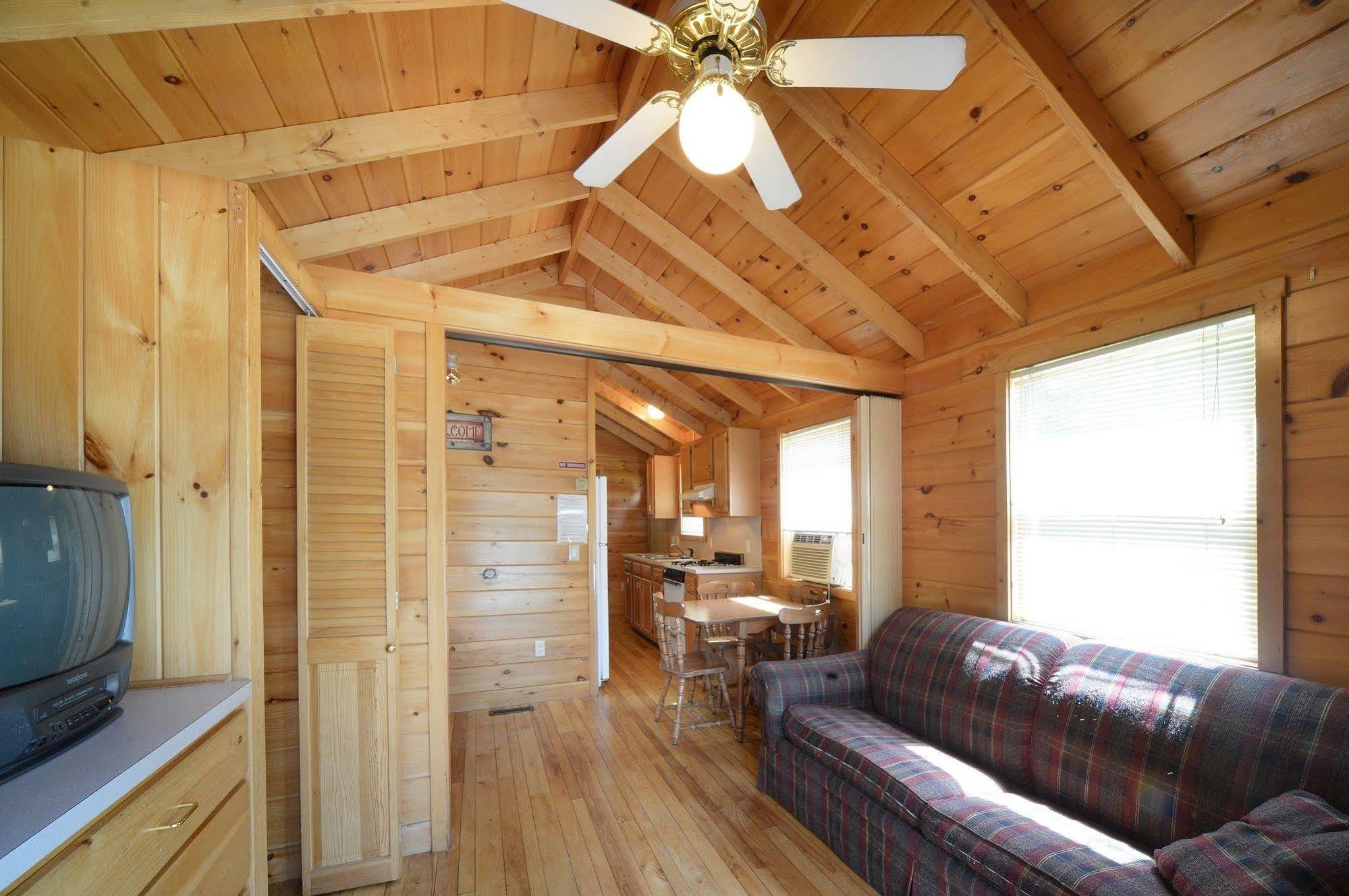 Lake George Escape - Campground Warrensburg ภายนอก รูปภาพ
