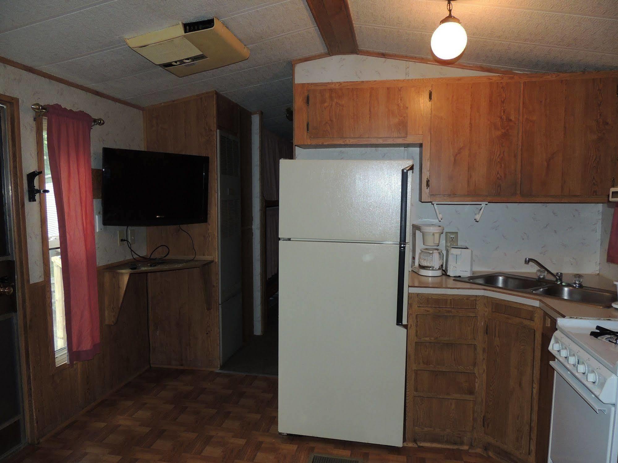 Lake George Escape - Campground Warrensburg ภายนอก รูปภาพ