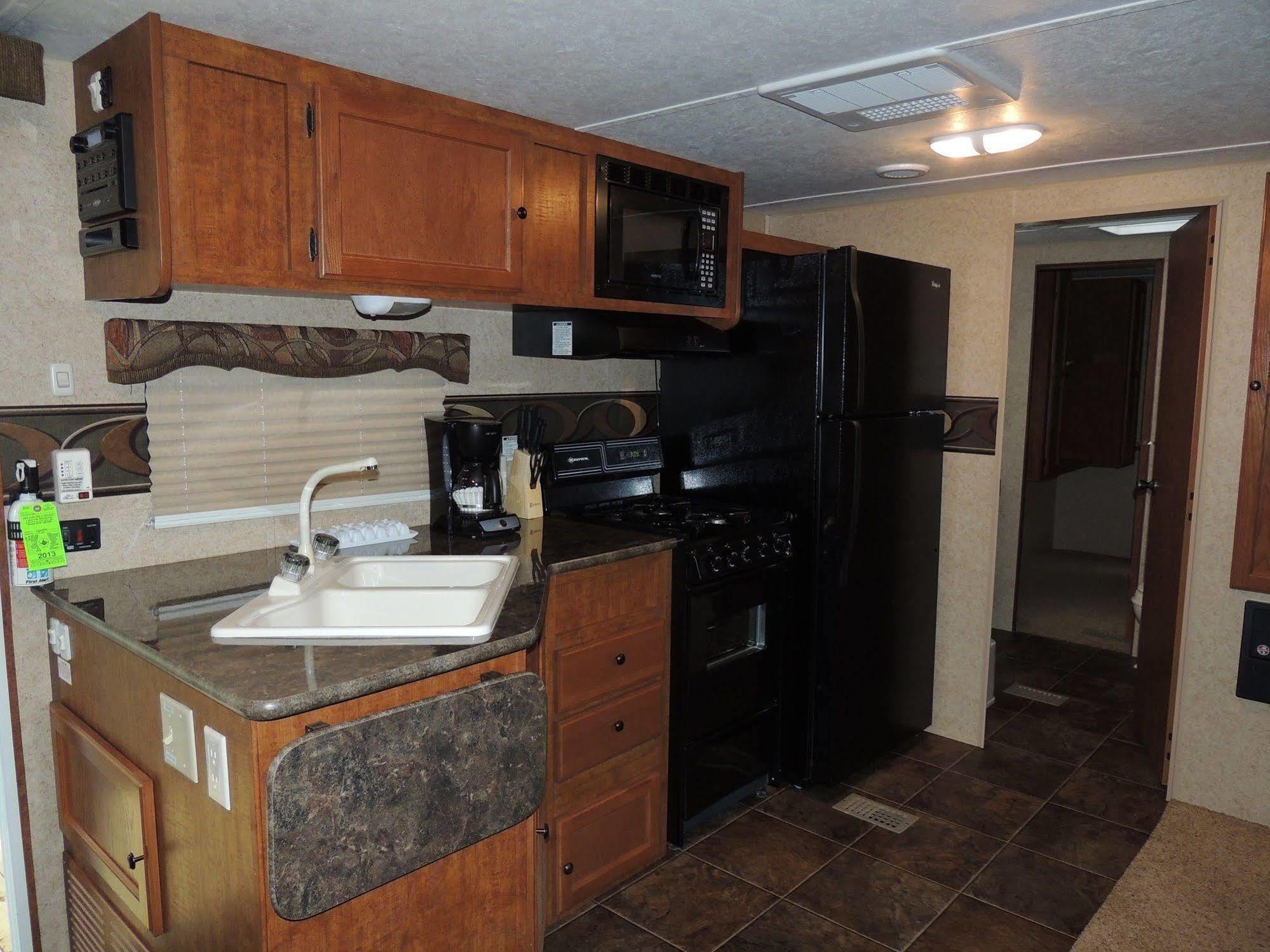 Lake George Escape - Campground Warrensburg ภายนอก รูปภาพ